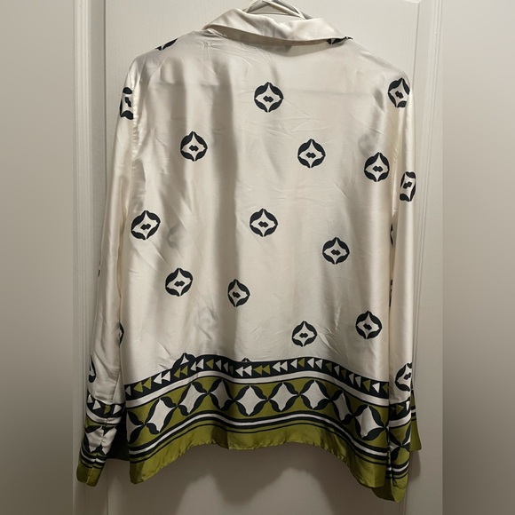 GUC Zara Women’s silky-feel printed blouse. Ivory, black and green. Size XL - Picture 2 of 5